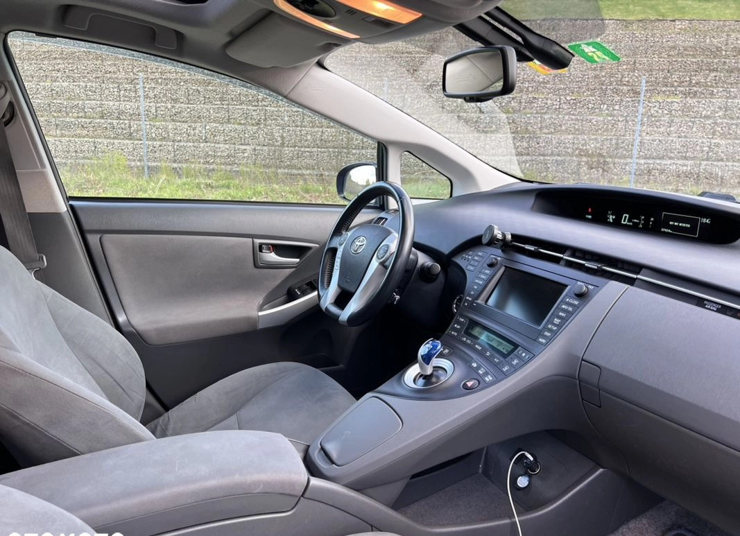 Toyota Prius cena 34000 przebieg: 340000, rok produkcji 2010 z Ślesin małe 742